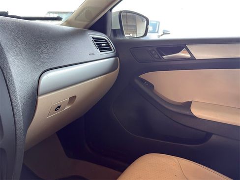 Used 2014 Volkswagen Jetta SE image 18