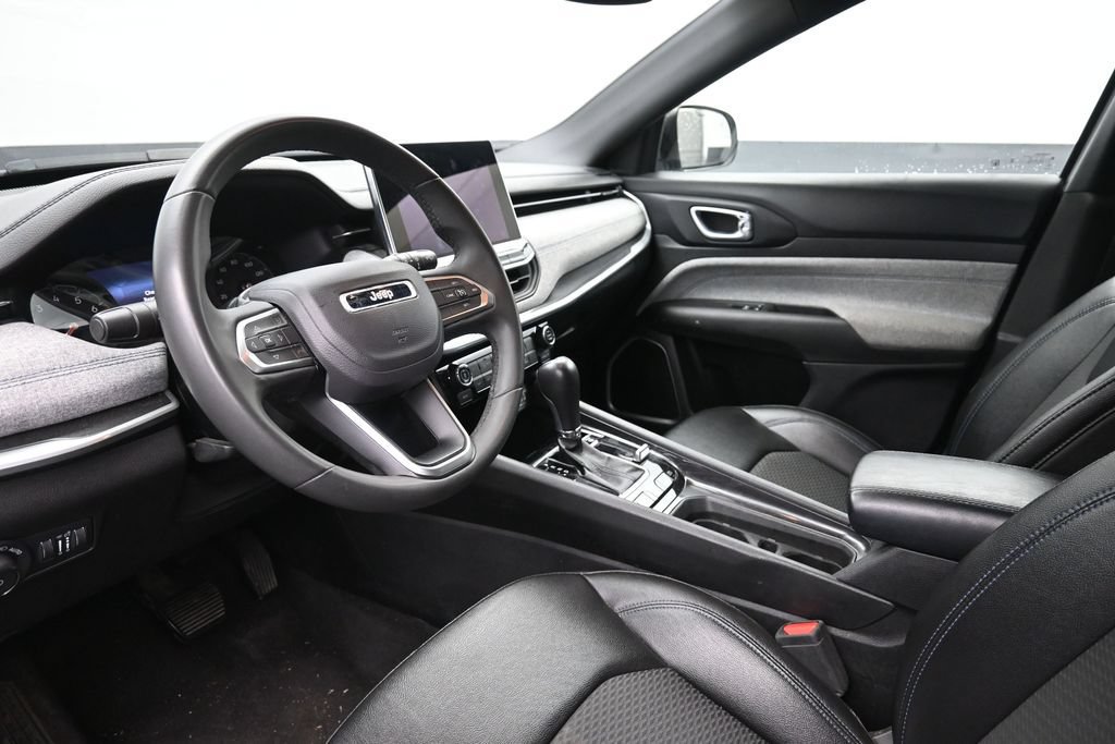 Used 2024 Jeep Compass Latitude AWD/4WD image 18