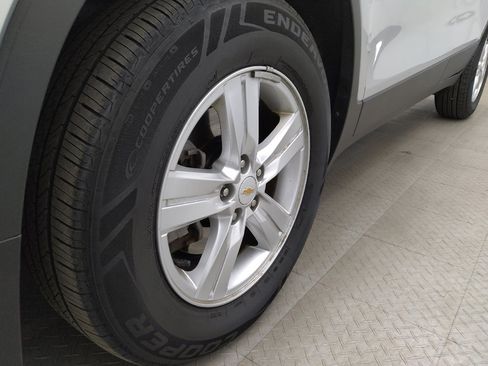 Used 2021 Chevrolet Trax LT w/ LT Convenience Package FWD image 31