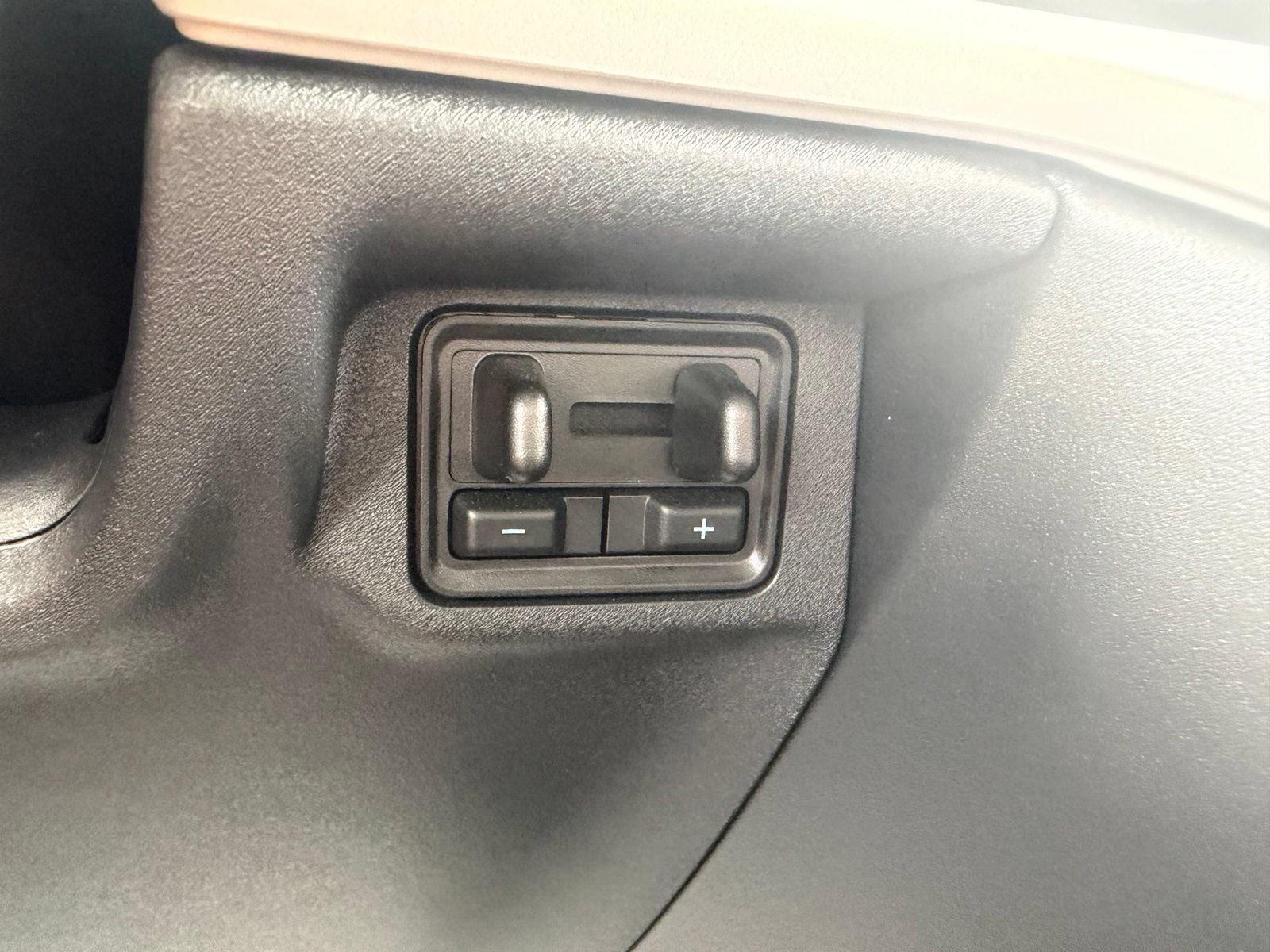 Used 2025 Ford Expedition Active AWD/4WD image 25