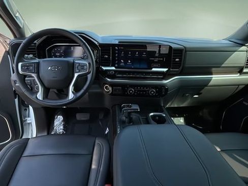 Used 2025 Chevrolet Silverado 1500 LT Trail Boss w/ Convenience Package II AWD/4WD image 16