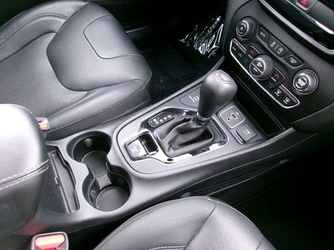 Certified 2020 Jeep Cherokee Limited AWD/4WD image 14