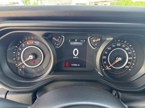 Used 2025 Jeep Wrangler Sport image 21