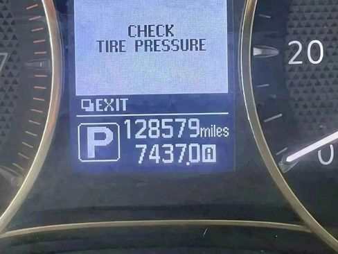 Used 2017 Nissan Armada SL image 13