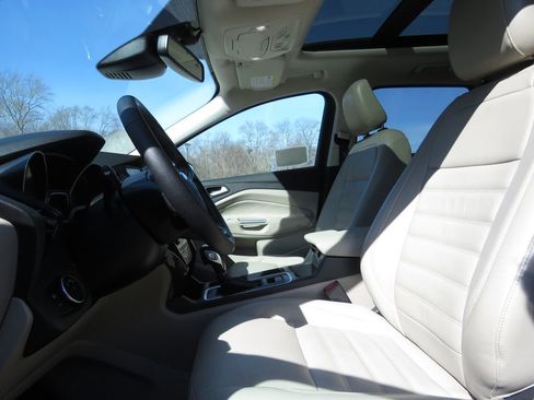 Used 2019 Ford Escape Titanium image 10