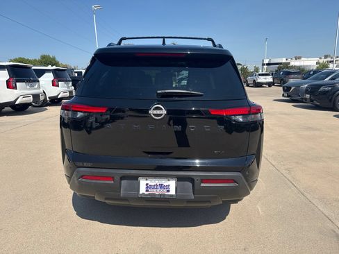 Used 2024 Nissan Pathfinder SV w/ SV Premium Package FWD image 6