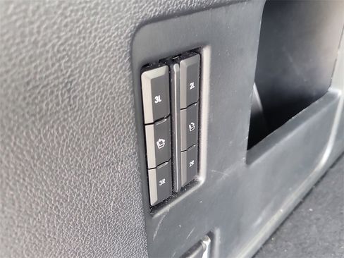 Used 2021 Lincoln Navigator L Reserve image 9