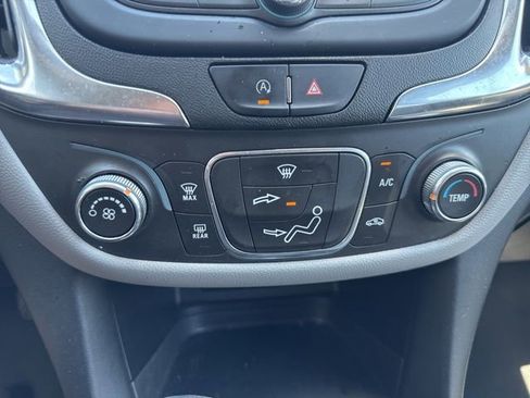 Used 2022 Chevrolet Equinox LT FWD image 16