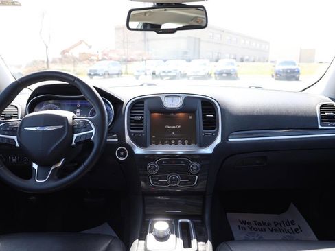 Used 2016 Chrysler 300 Limited image 14