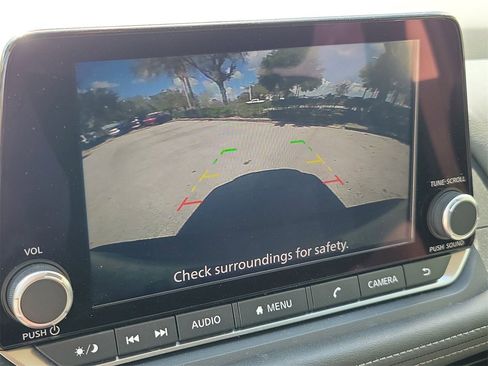 Used 2025 Nissan Rogue SV image 25