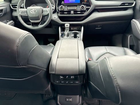 Used 2023 Toyota Highlander XSE image 22