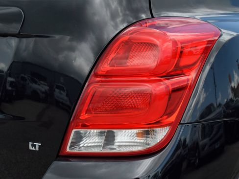 Used 2019 Chevrolet Trax LT w/ LT Convenience Package FWD image 17