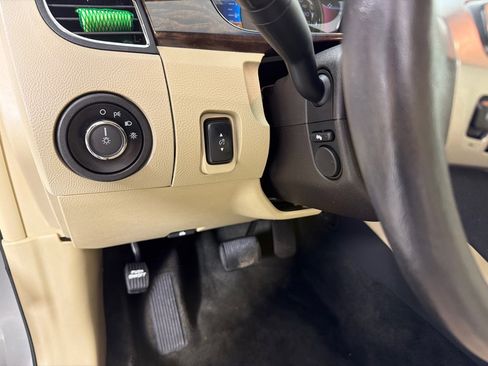 Used 2018 Ford Taurus Limited FWD image 15