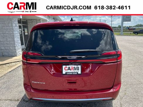 New 2027 Chrysler Pacifica Select FWD image 5