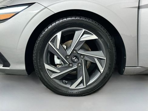 Certified 2024 Hyundai Elantra Limited image 32
