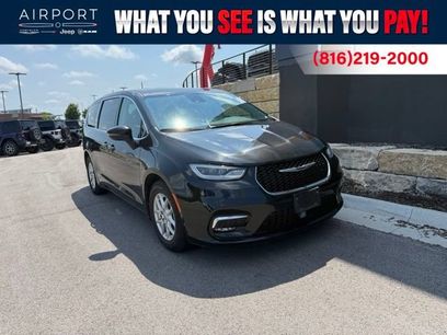 Used 2023 Chrysler Pacifica Touring-L