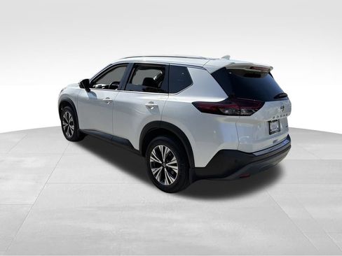 Used 2021 Nissan Rogue SV w/ Premium Package image 5