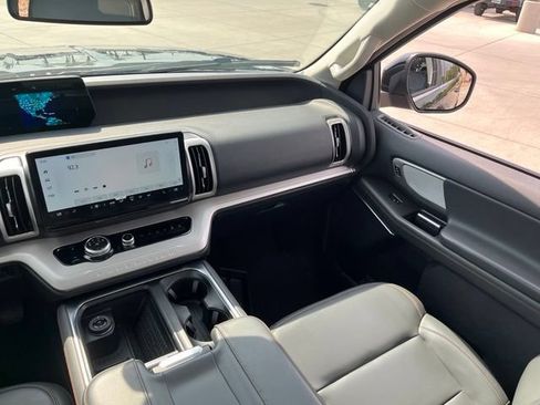 Used 2025 Ford Expedition Active AWD/4WD image 15