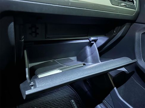 Used 2022 Volkswagen Tiguan SE image 28