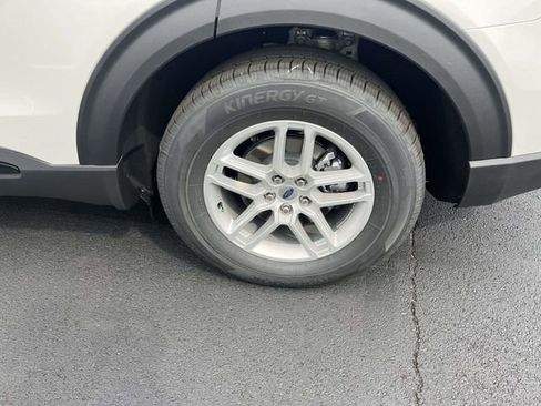 New 2026 Ford Explorer Active RWD image 4