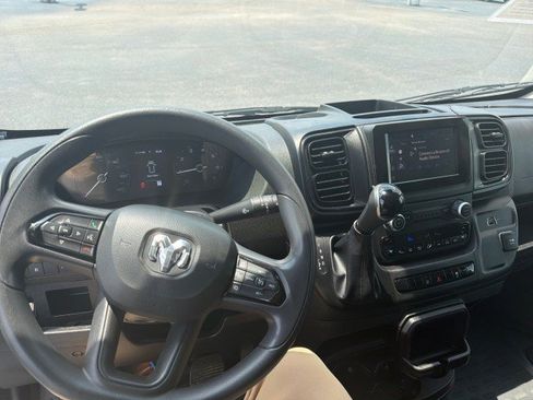 Used 2025 RAM ProMaster 2500 w/ Convenience Group FWD image 12