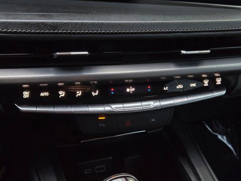 Used 2024 Cadillac XT4 Premium Luxury image 19