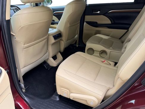 Used 2019 Toyota Highlander Limited AWD/4WD image 12
