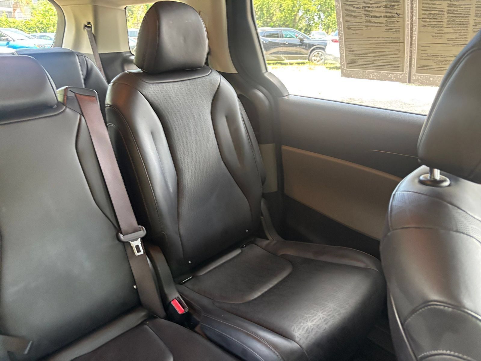 Used 2026 Kia Carnival FWD image 39