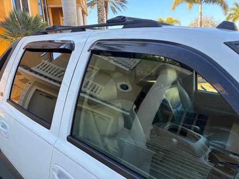 Used 2005 Chevrolet Avalanche 2500 w/ Preferred Equipment Group image 40