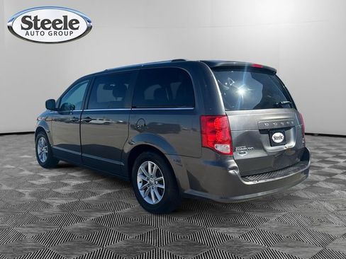 Used 2019 Dodge Grand Caravan SXT image 3