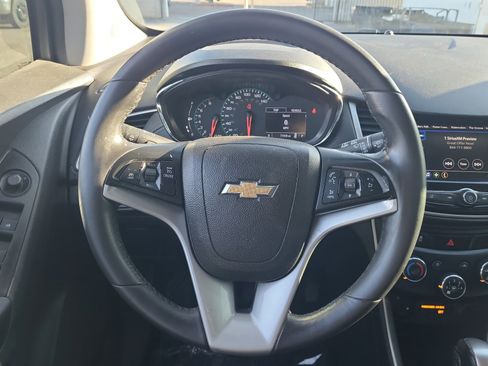 Used 2020 Chevrolet Trax LT w/ LT Convenience Package image 16