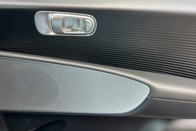 Certified 2025 Hyundai Ioniq 6 SE RWD image 21