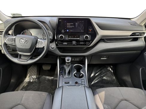 Used 2023 Toyota Highlander LE image 10