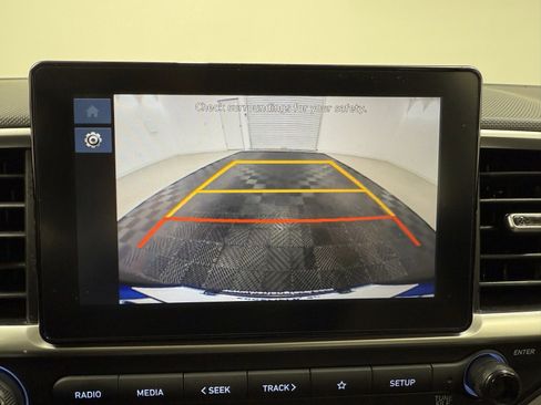 Used 2024 Hyundai Venue SEL image 16