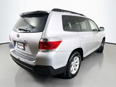 Used 2012 Toyota Highlander SE w/ Tow Pkg image 7