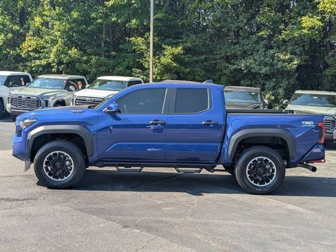 Used 2025 Toyota Tacoma TRD Off-Road AWD/4WD image 4