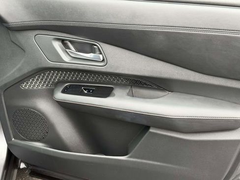 Used 2023 Nissan Ariya FWD image 8