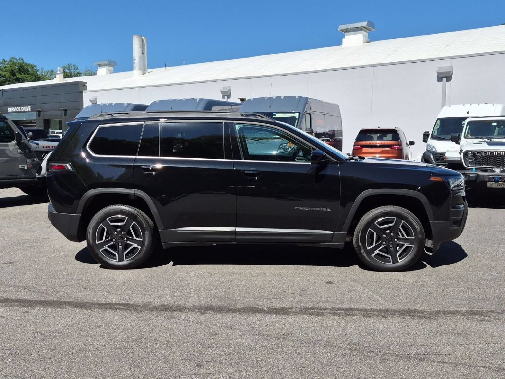 Used 2026 Jeep Cherokee Limited AWD/4WD image 2