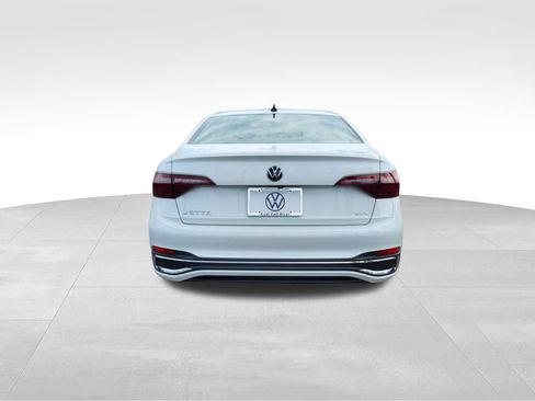 Used 2024 Volkswagen Jetta SEL FWD image 4