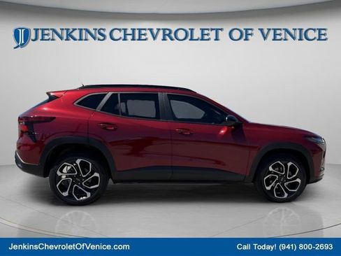 Certified 2025 Chevrolet Trax RS w/ Driver Confidence Package FWD image 3
