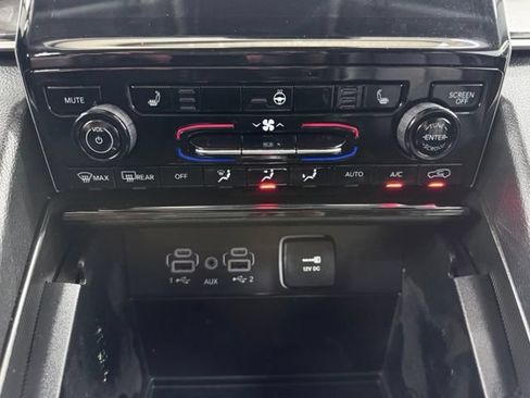 Used 2023 Jeep Grand Cherokee Limited AWD/4WD image 29