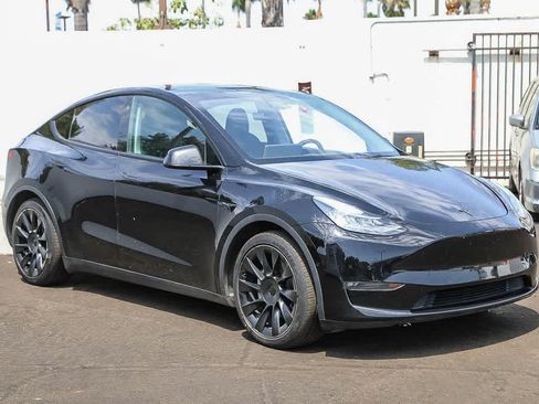 Used 2022 Tesla Model Y Long Range AWD/4WD image 3