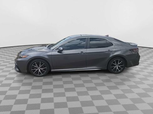 Used 2023 Toyota Camry SE FWD image 5