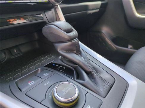 Used 2022 Toyota RAV4 XLE AWD/4WD image 12