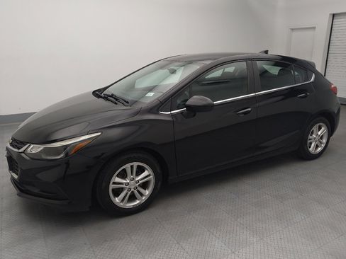 Used 2017 Chevrolet Cruze LT w/ Convenience Package FWD image 2