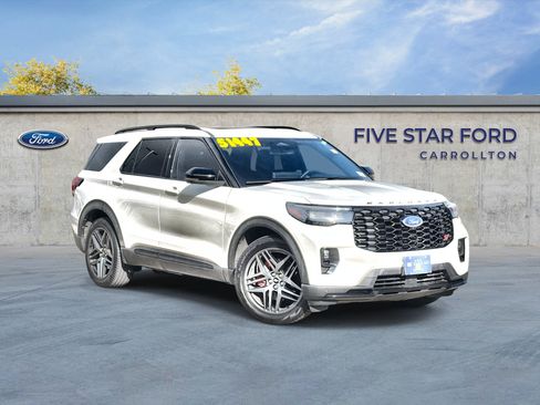 Used 2025 Ford Explorer ST AWD/4WD image 1