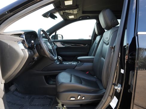 Certified 2025 Cadillac XT6 Premium Luxury image 18