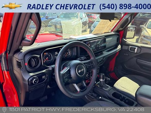 Used 2024 Jeep Wrangler Unlimited Rubicon AWD/4WD image 4