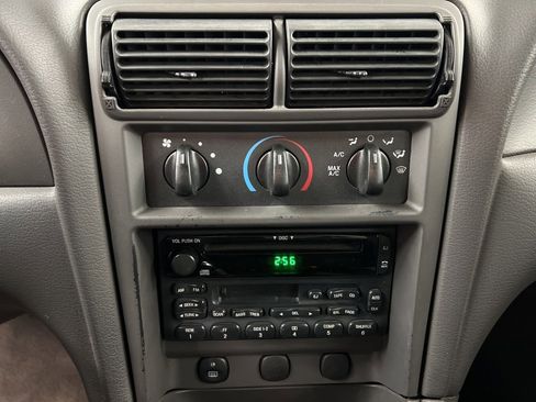 Used 2001 Ford Mustang Coupe image 8