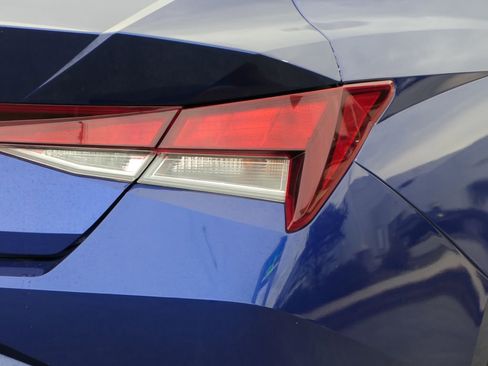 Certified 2023 Hyundai Elantra SEL w/ Preferred Accessory Package image 3